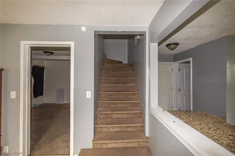 Entry Way - 124 E 32nd St, Lorain, OH 44055 photo 4 of 5