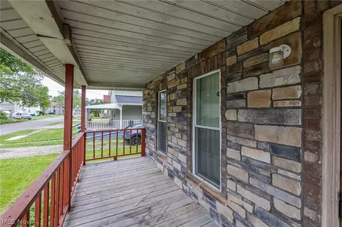 Exterior - 124 E 32nd St, Lorain, OH 44055 photo 2 of 6