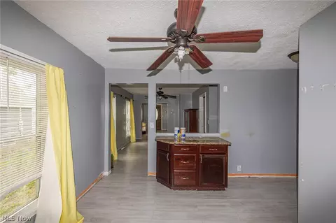 Entry Way - 124 E 32nd St, Lorain, OH 44055 photo 1 of 5