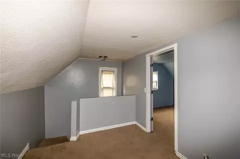 Entry Way - 124 E 32nd St, Lorain, OH 44055 photo 2 of 5
