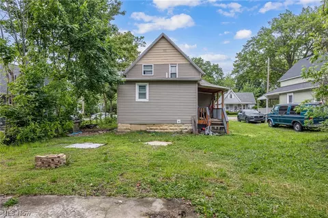 Exterior - 124 E 32nd St, Lorain, OH 44055 photo 4 of 6
