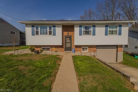 2310 Randolph Dr, Parkersburg, WV 26104