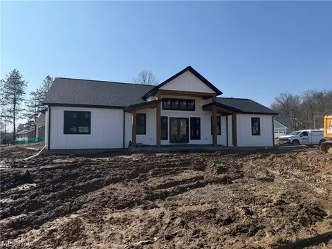 111 Crimson Cir, Dover, OH 44622