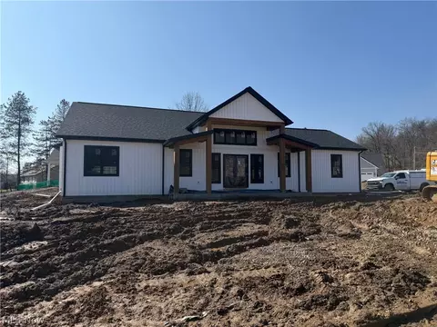 111 Crimson Cir, Dover, OH 44622