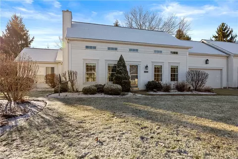 10248 Brighton Cir, Twinsburg, OH 44087