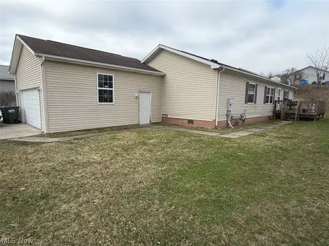 8909 Falcon Dr, Streetsboro, OH 44241