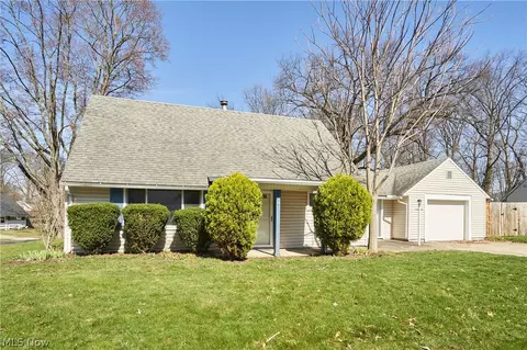 1011 Cooper Dr, Cuyahoga Falls, OH 44221