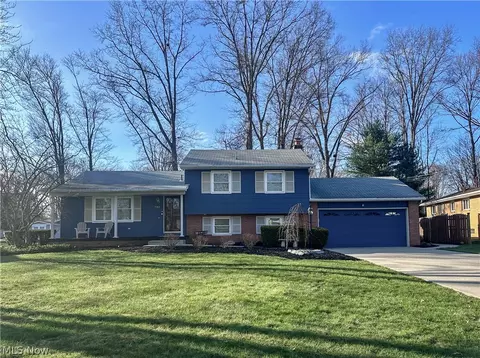 7915 Brookwood St NE, Warren, OH 44484