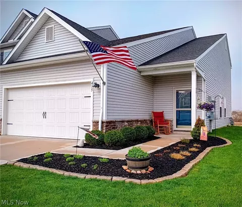 435 Honeycrisp Dr NE, Louisville, OH 44641