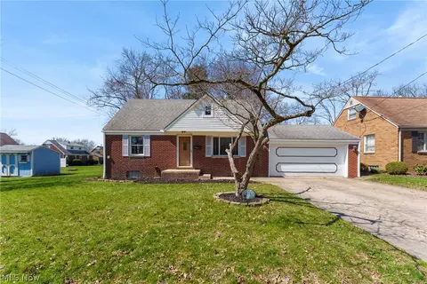 455 Royer Ave NW, North Canton, OH 44720
