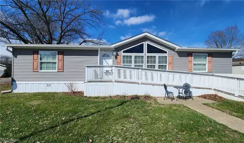345 Sea Gull Ln, New Philadelphia, OH 44663