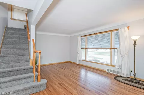 30104 Warren Rd, Wickliffe, OH 44092 photo 5