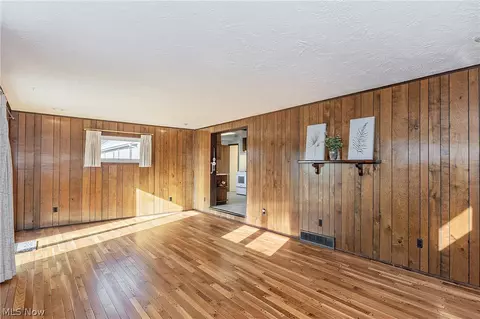 30104 Warren Rd, Wickliffe, OH 44092 photo 15