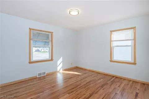 30104 Warren Rd, Wickliffe, OH 44092 photo 17