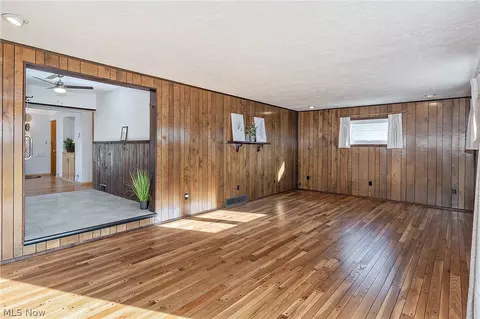 30104 Warren Rd, Wickliffe, OH 44092 photo 14