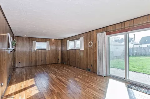 30104 Warren Rd, Wickliffe, OH 44092 photo 13