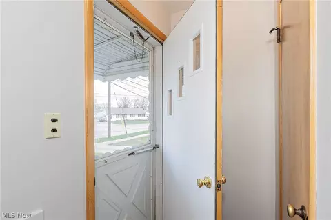 30104 Warren Rd, Wickliffe, OH 44092 photo 3