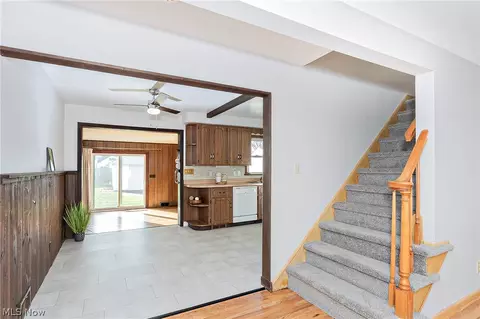 30104 Warren Rd, Wickliffe, OH 44092 photo 8