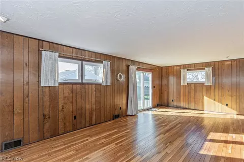 30104 Warren Rd, Wickliffe, OH 44092 photo 16