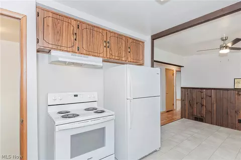 30104 Warren Rd, Wickliffe, OH 44092 photo 11