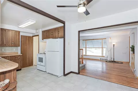 30104 Warren Rd, Wickliffe, OH 44092 photo 10