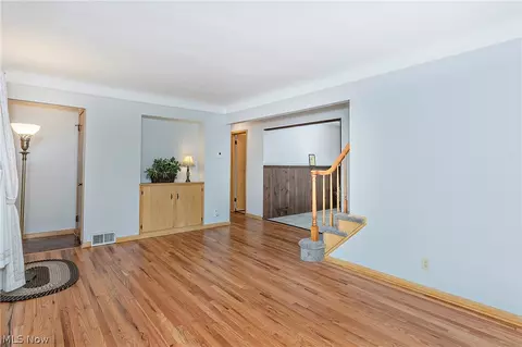 30104 Warren Rd, Wickliffe, OH 44092 photo 7