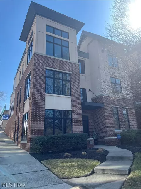 121 N Howard St, Akron, OH 44308