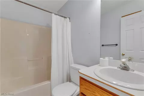 Bath - 1023 Gulf Rd, Elyria, OH 44035 photo 1 of 3