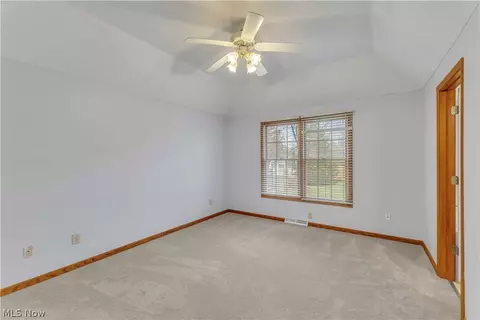 Bedroom - 1023 Gulf Rd, Elyria, OH 44035 photo 5 of 6