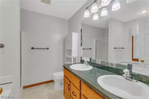 Bath - 1023 Gulf Rd, Elyria, OH 44035 photo 2 of 3