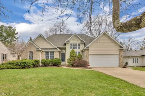 1023 Gulf Rd, Elyria, OH 44035