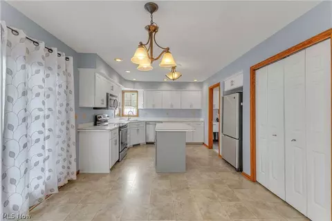 Kitchen - 1023 Gulf Rd, Elyria, OH 44035 photo 1 of 4