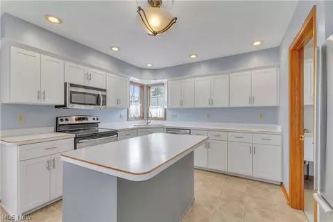 Kitchen - 1023 Gulf Rd, Elyria, OH 44035 photo 4 of 4