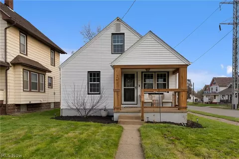 261 Sexton St, Struthers, OH 44471