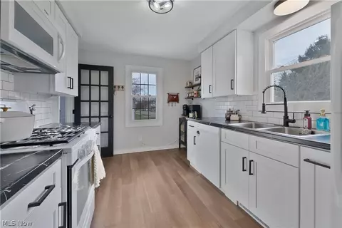 Kitchen - 261 Sexton St, Struthers, OH 44471 photo 1 of 2