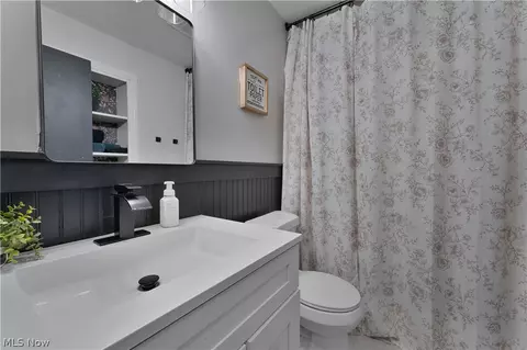 Bath - 261 Sexton St, Struthers, OH 44471 photo 1 of 1