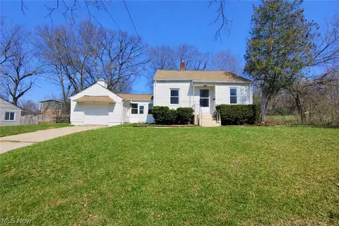 923 Russell Ave, Akron, OH 44307