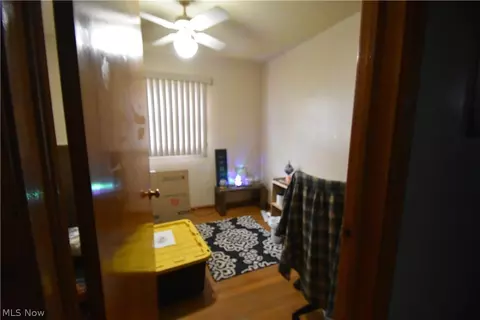 Bedroom - 189 Center St, Struthers, OH 44471 photo 4 of 5