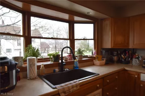Kitchen - 189 Center St, Struthers, OH 44471 photo 2 of 2