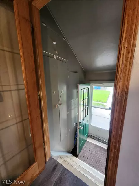 Entry Way - 189 Center St, Struthers, OH 44471 photo 2 of 2