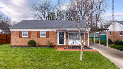 2317 40th St NE, Canton, OH 44705