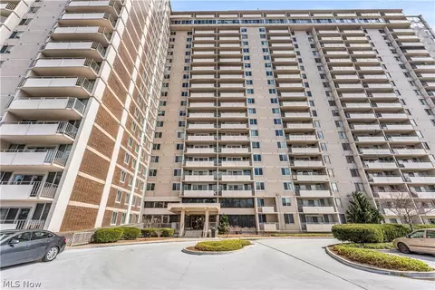 12900 Lake Ave #320, Lakewood, OH 44107