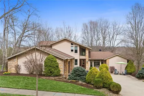 1105 Riverwoods Dr, Akron, OH 44313