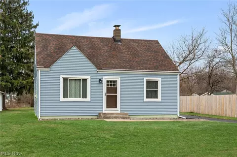 4 Lyndale Dr, Painesville, OH 44077