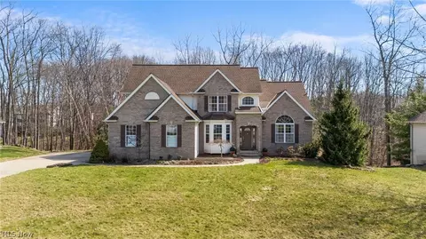4863 Deer Run Dr, Lorain, OH 44053