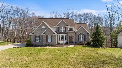 4863 Deer Run Dr, Lorain, OH 44053