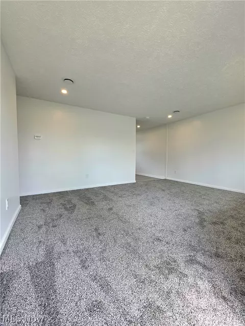 Living - 746 Delaware Ave, Elyria, OH 44035 photo 1 of 2