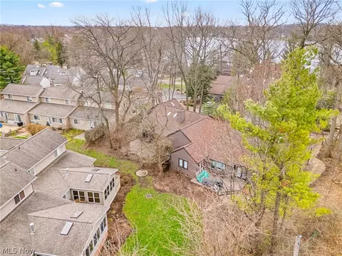 View/Area - 1536 Baycrest Dr NW, Canton, OH 44708 photo 2 of 8