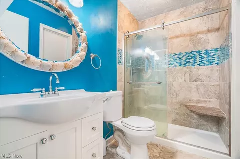 Bath - 1536 Baycrest Dr NW, Canton, OH 44708 photo 1 of 3