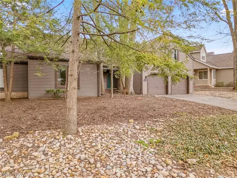 Exterior - 1536 Baycrest Dr NW, Canton, OH 44708 photo 3 of 12
